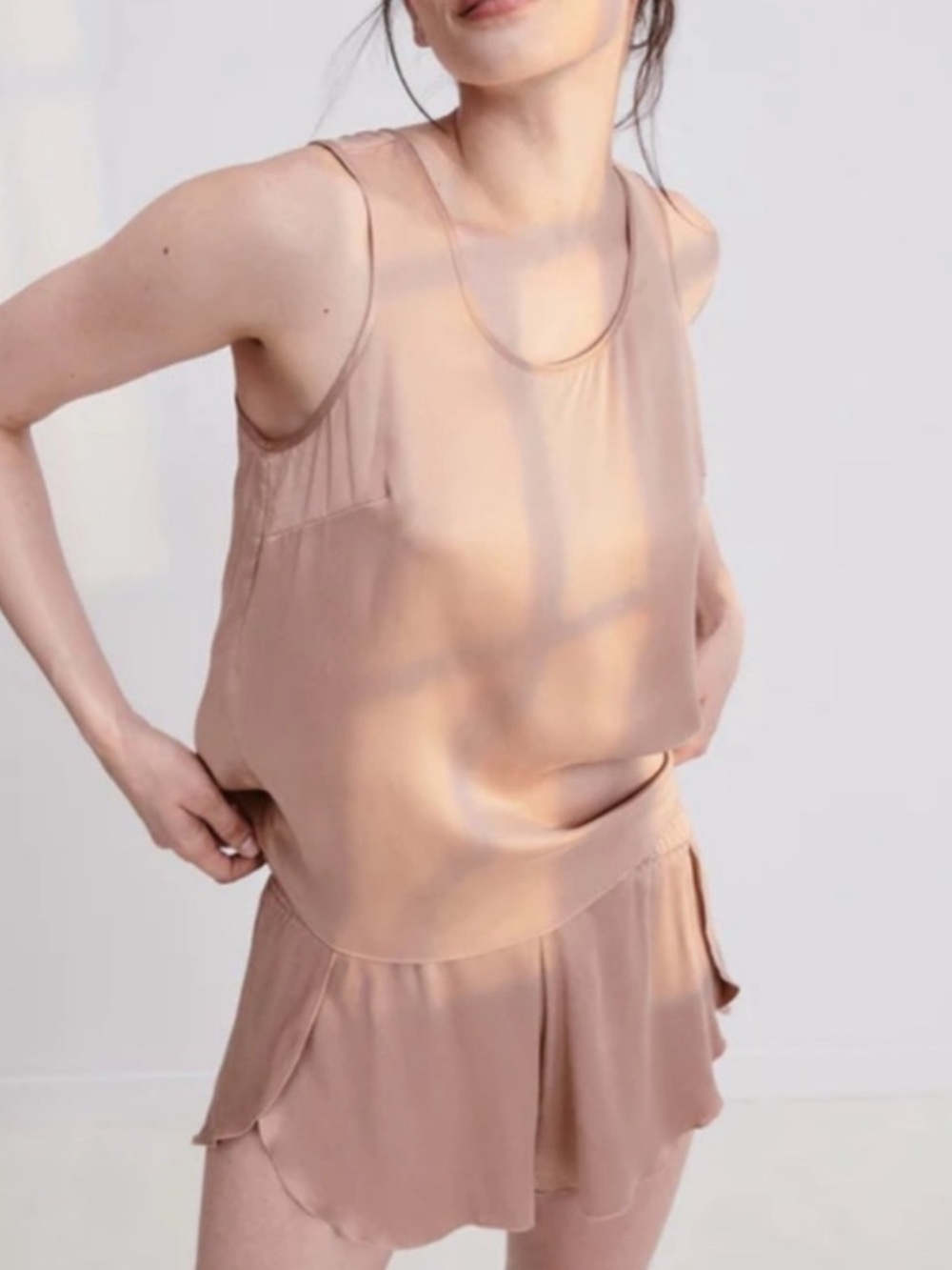 Lunya Washable Silk Tulip Short Pajamas Size Medium Tan Neutral